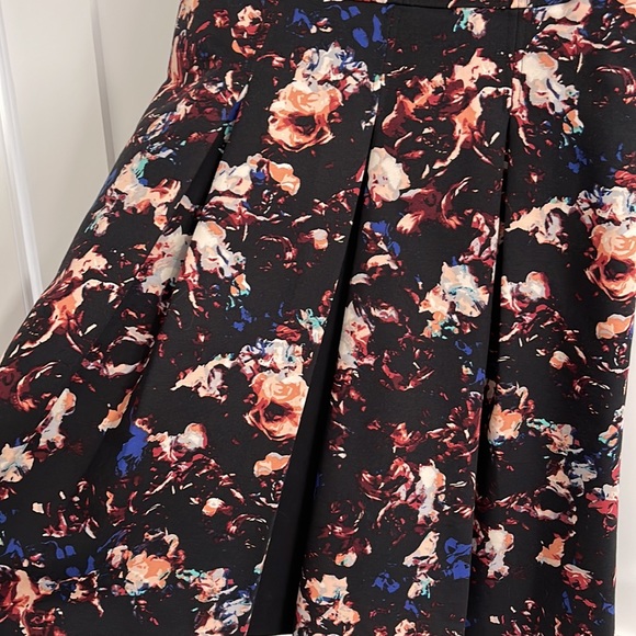 RW& Co floral Dress size 4 - Picture 2 of 3